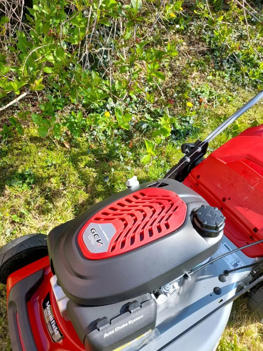 New mountfield selfdrive mower 51cm used once - Image 2