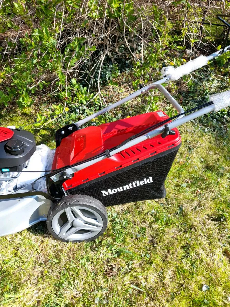 New mountfield selfdrive mower 51cm used once - Image 4