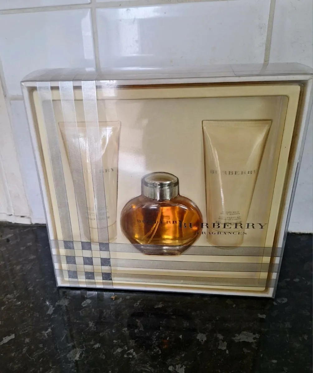 Burberry fragrance set - Image 1