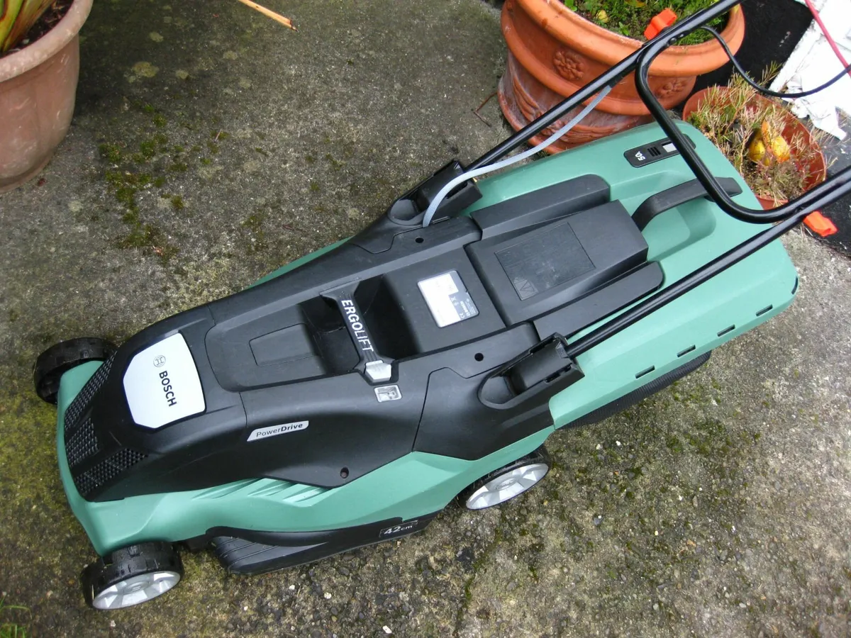 2022 Bosch Rotak 650 Ergoflex Electric Mower. - Image 4