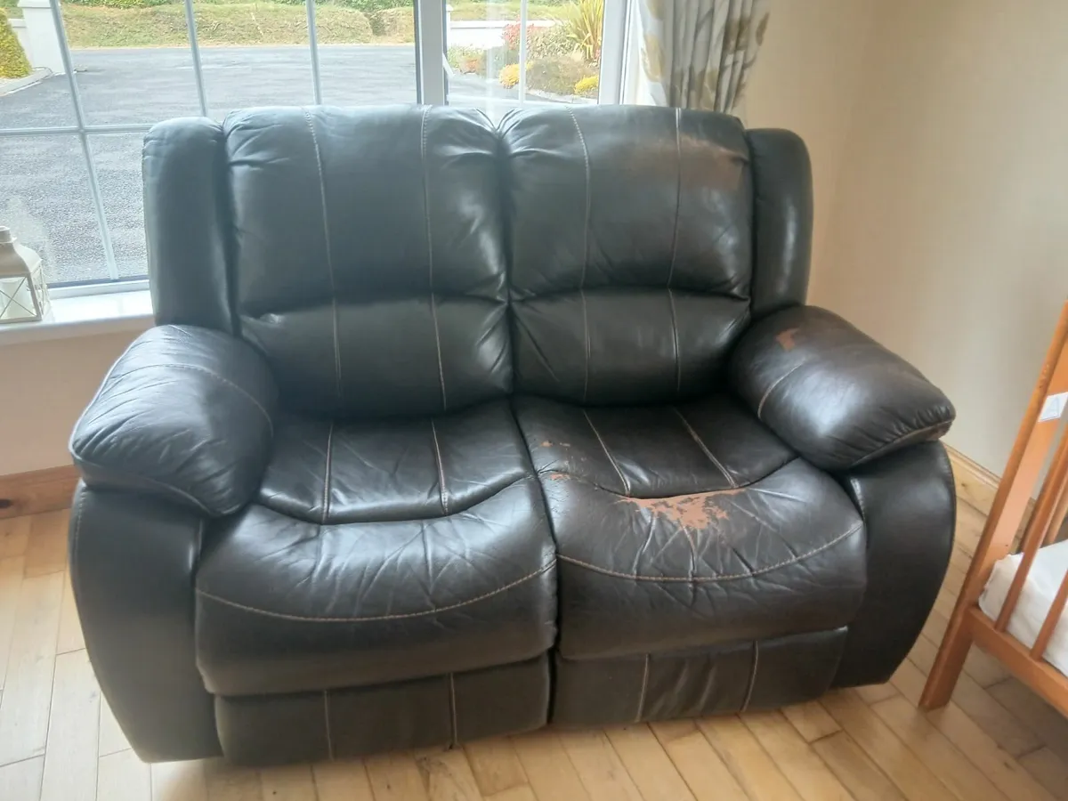 2 seater couch - Image 1