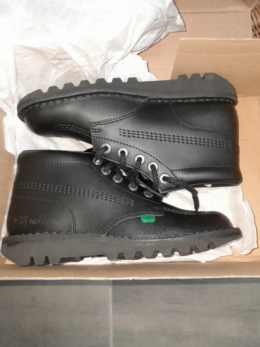 Unisex Kicker Boots Size 6 - Image 2