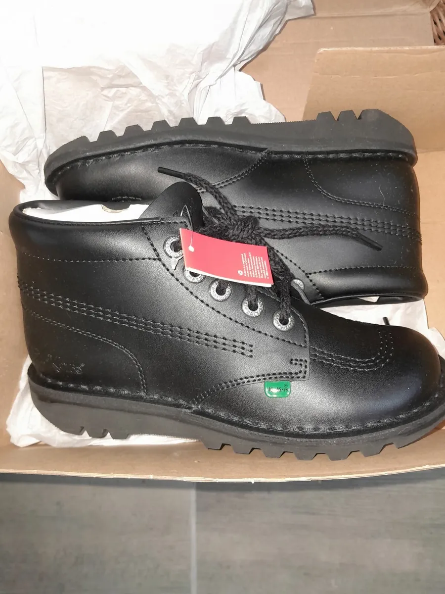 Unisex Kicker Boots Size 6 - Image 1