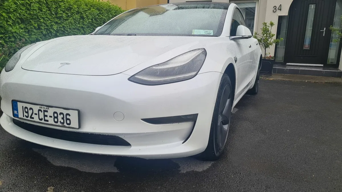 192 Tesla Model 3 Long Range - Image 1