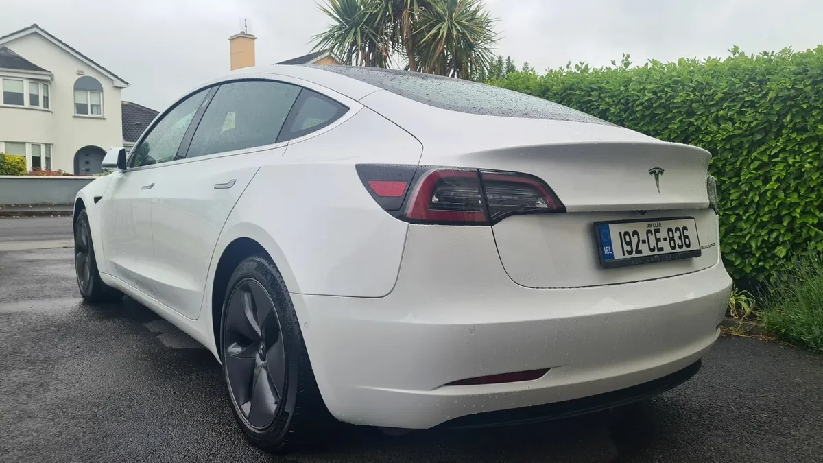 192 Tesla Model 3 Long Range - Image 2