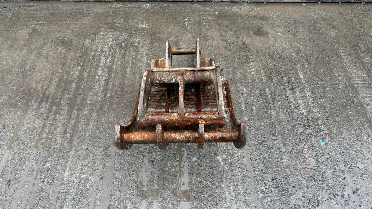 Excavator Grab with 45mm Pins - Image 1