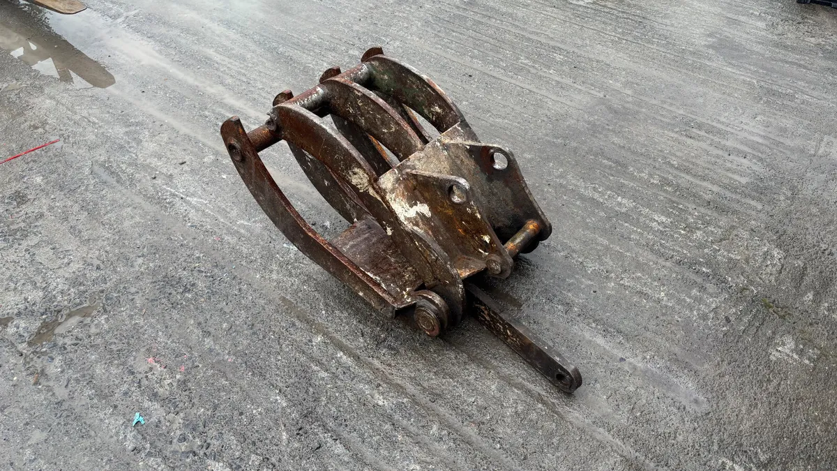 Excavator Grab with 45mm Pins - Image 2