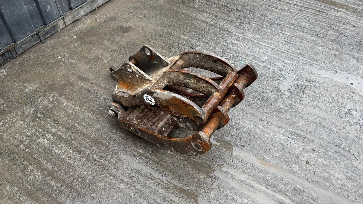 Excavator Grab with 45mm Pins - Image 3