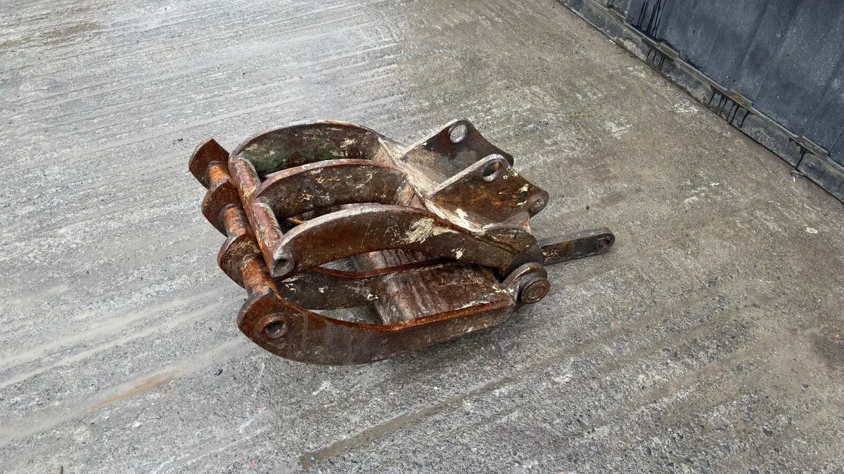 Excavator Grab with 45mm Pins - Image 4