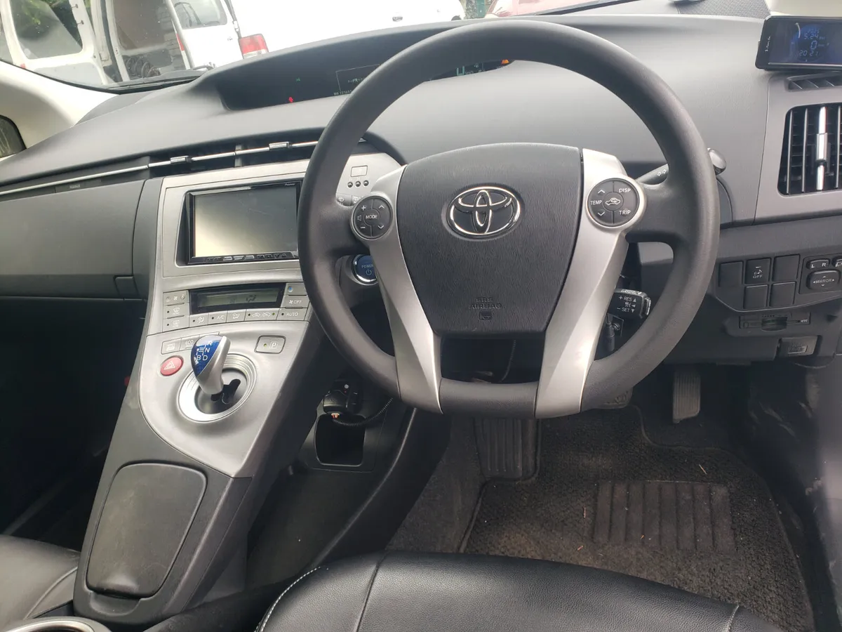 Toyota prius 2014 - Image 2