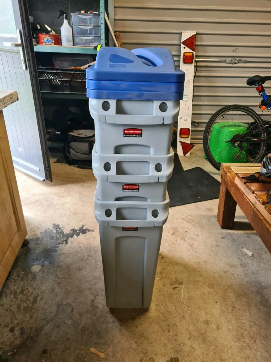 Recycling Rubbermaid bin - Image 2