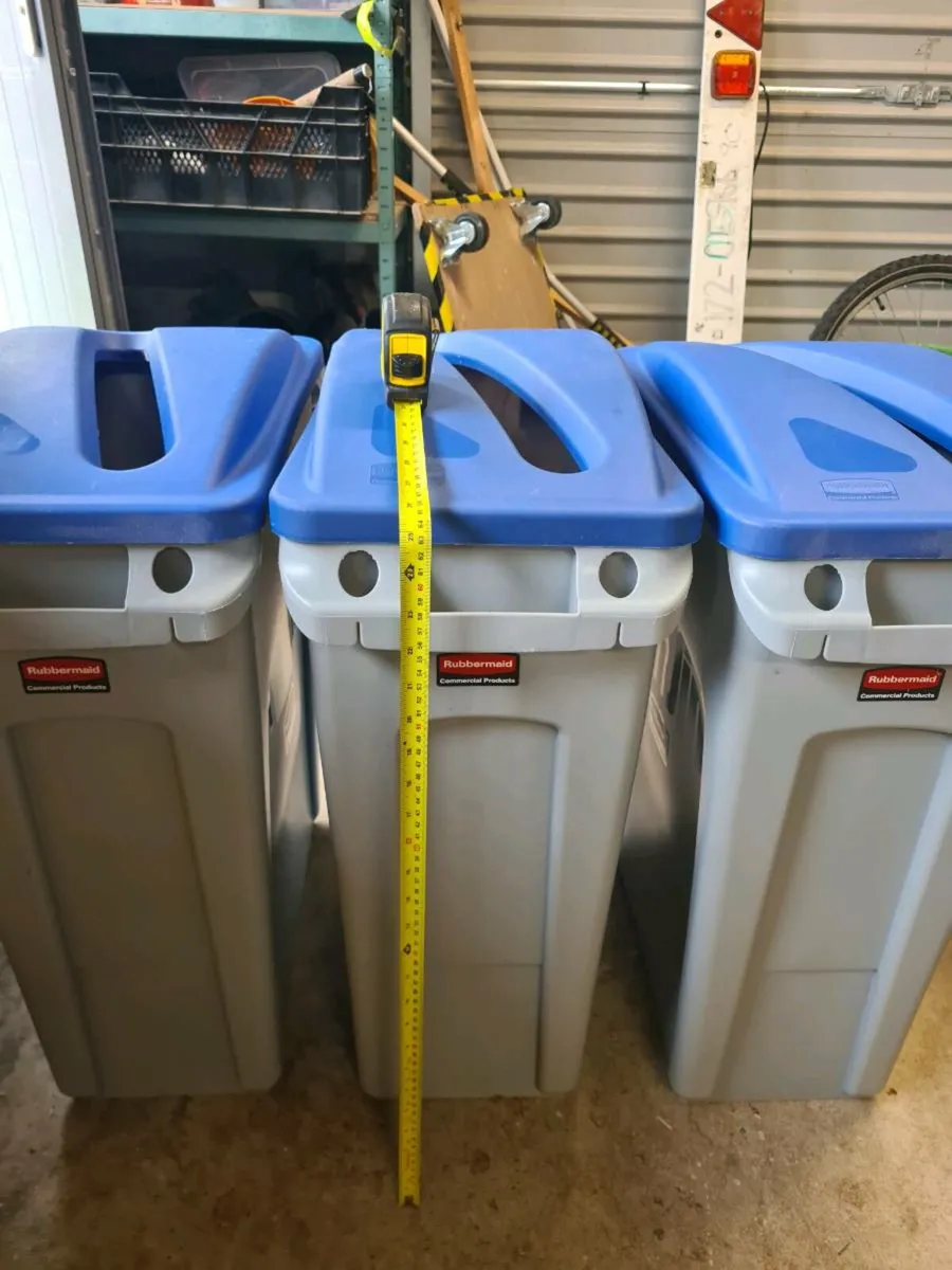 Recycling Rubbermaid bin - Image 4