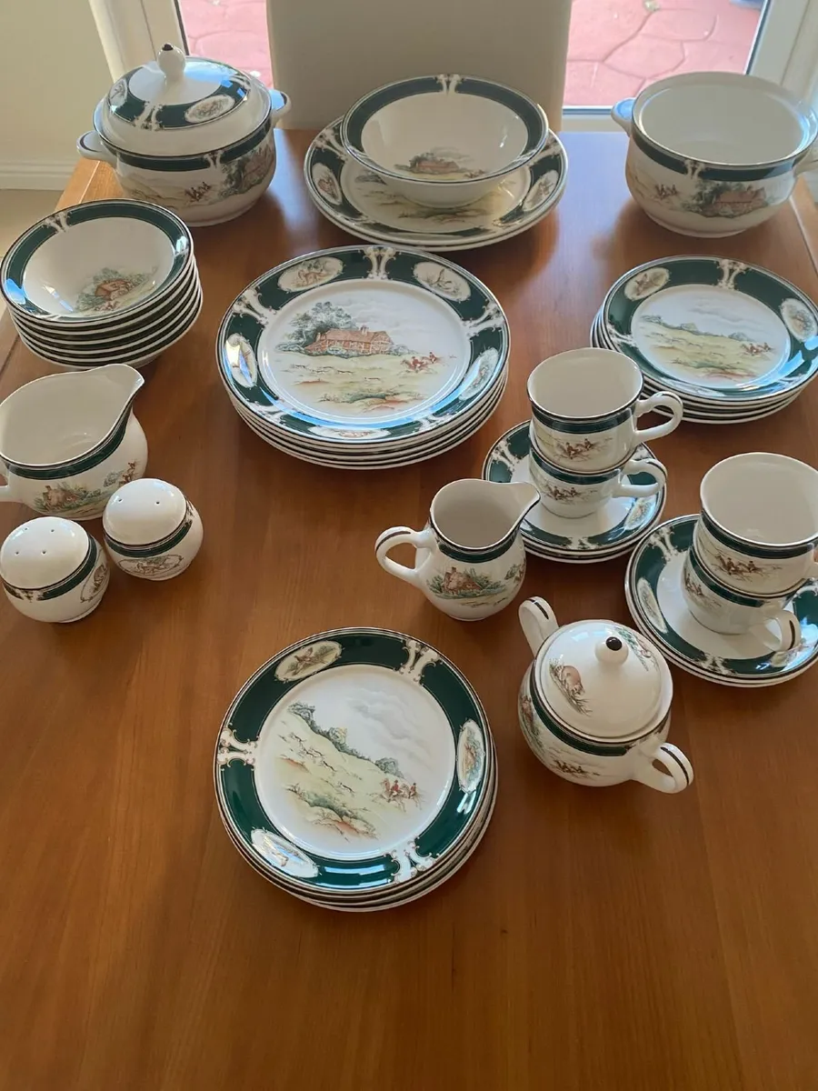 Keltcraft Noritake Hunting Dinner set & Extra's - Image 1