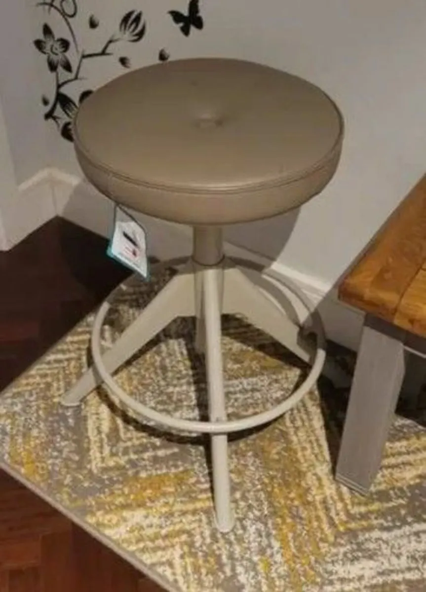 brand new stool - Image 2