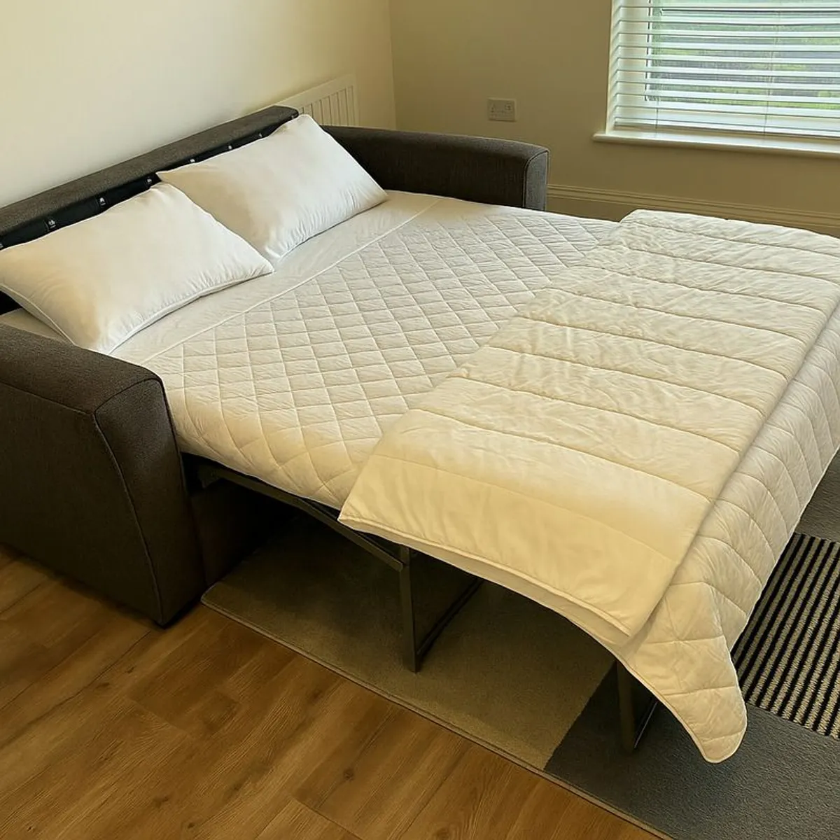 [Italian] Rubra 2 Seater Sofa Bed (1 of 2) [Retail price @ 2K GBP] - Image 2