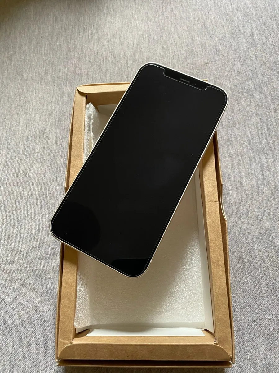 iPhone 12 - Image 2