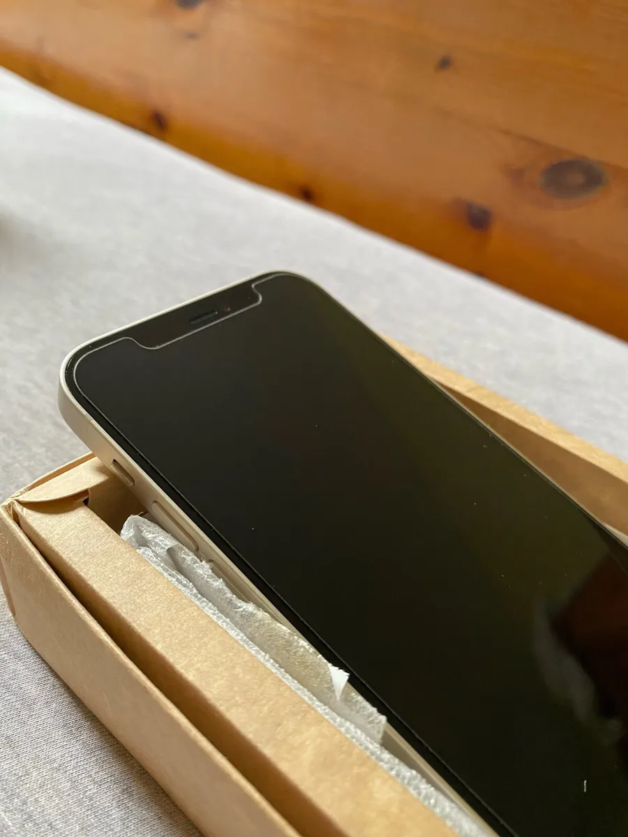 iPhone 12 - Image 4