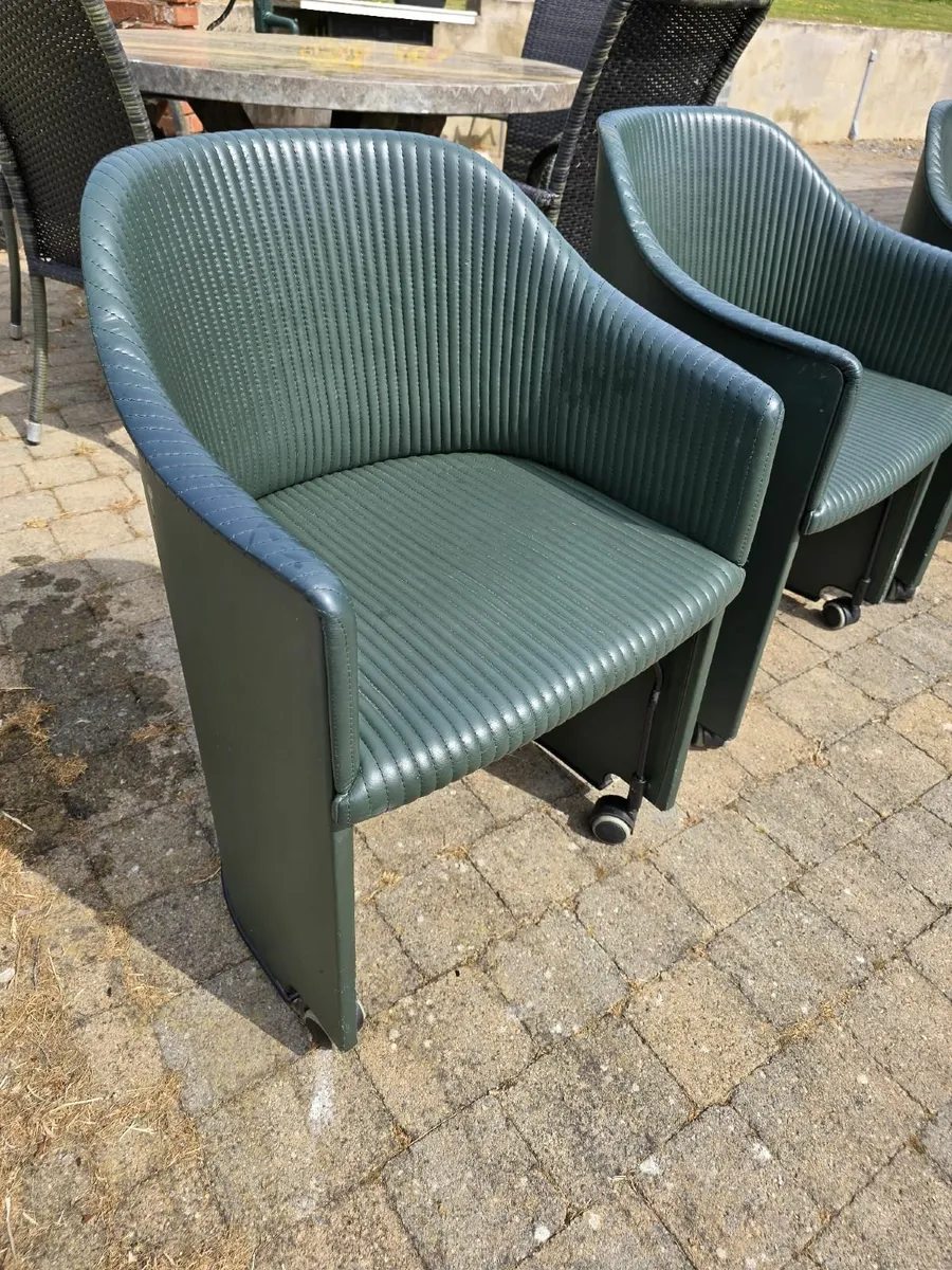 4 rare Italian leather chairs, artona 8552 - Image 2