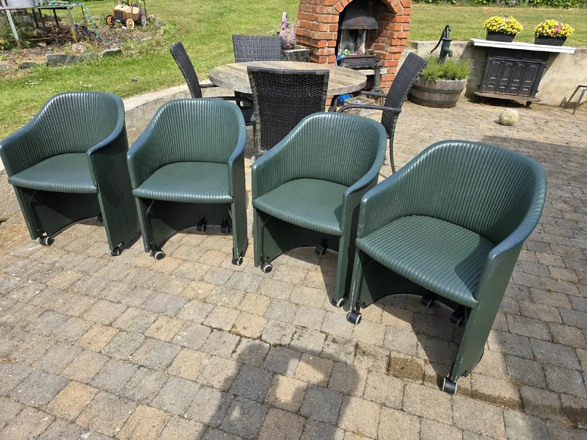 4 rare Italian leather chairs, artona 8552 - Image 1