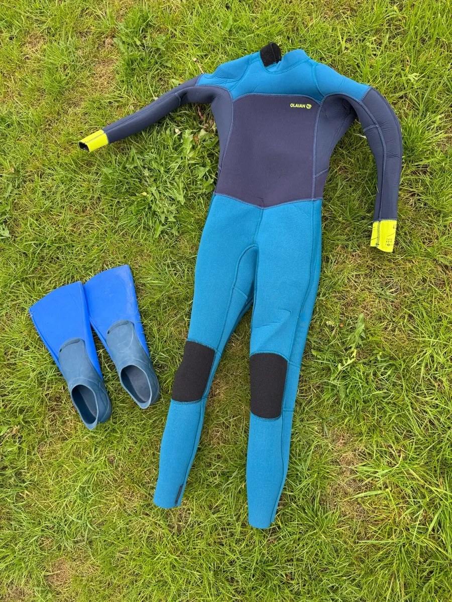 8Yo Kids Wetsuit & Flippers - Image 1