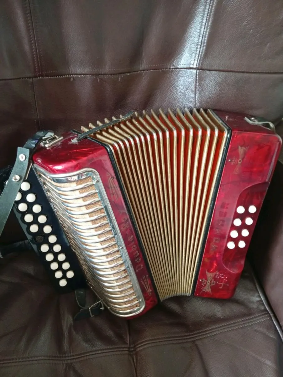 Honor button accordion - Image 3