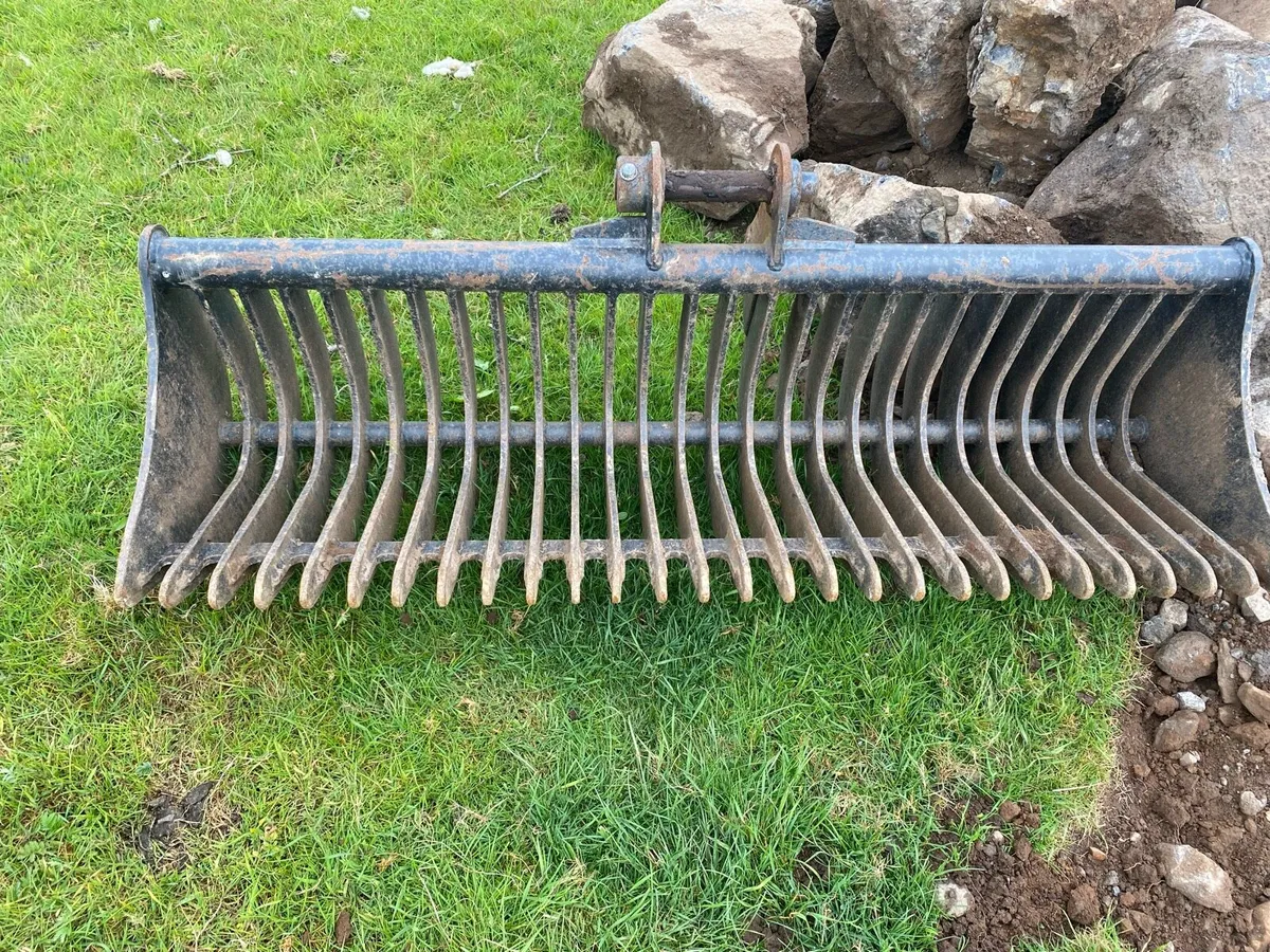 B M C rake Bucket - Image 1