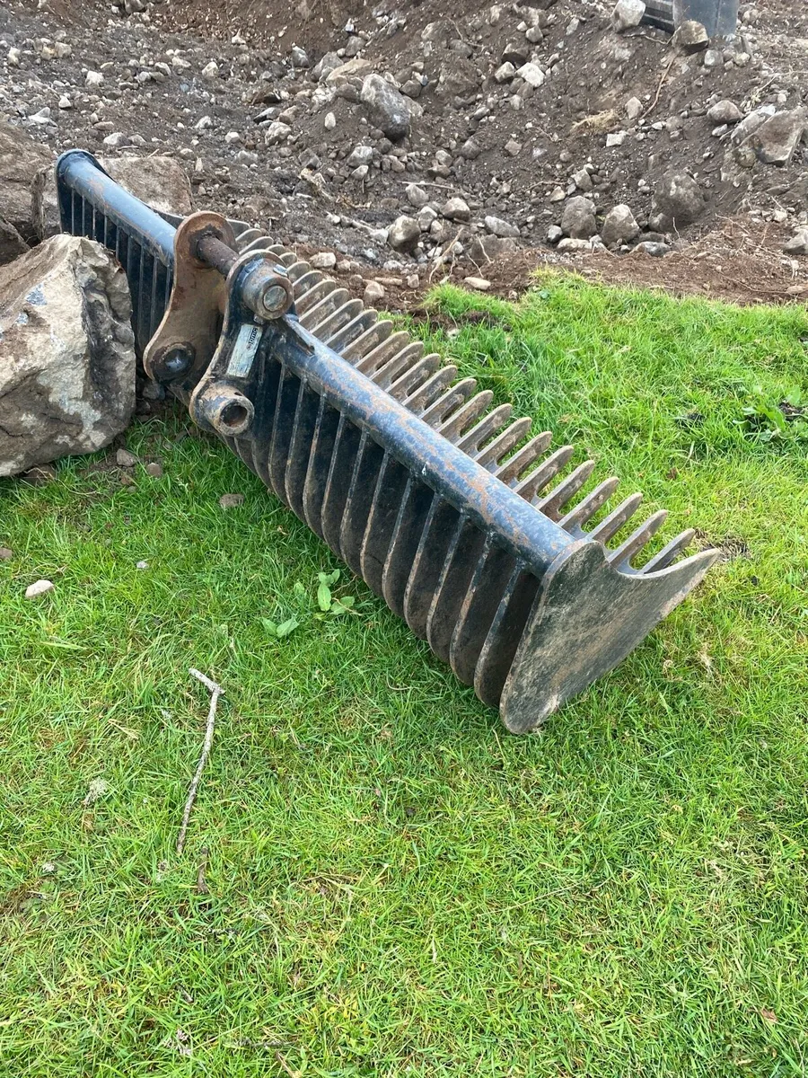 B M C rake Bucket - Image 2