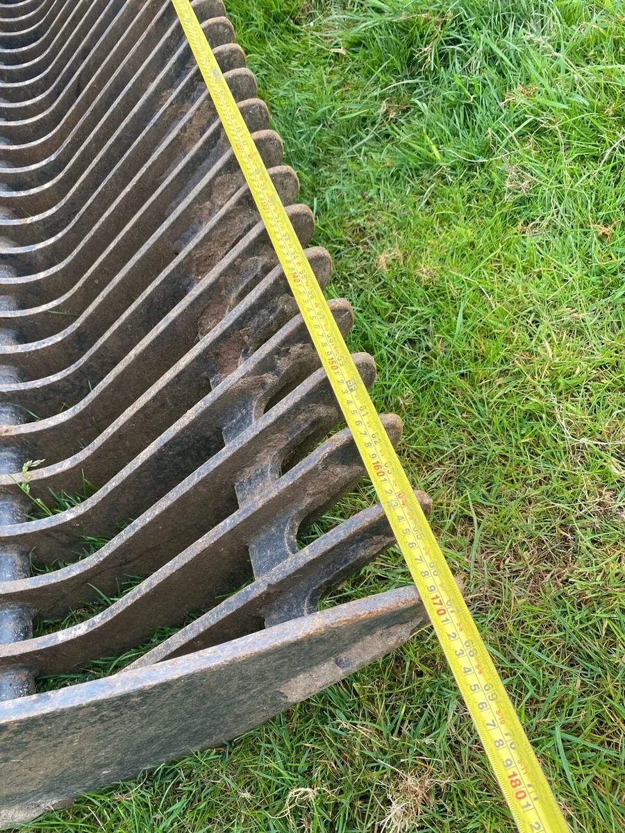 B M C rake Bucket - Image 3
