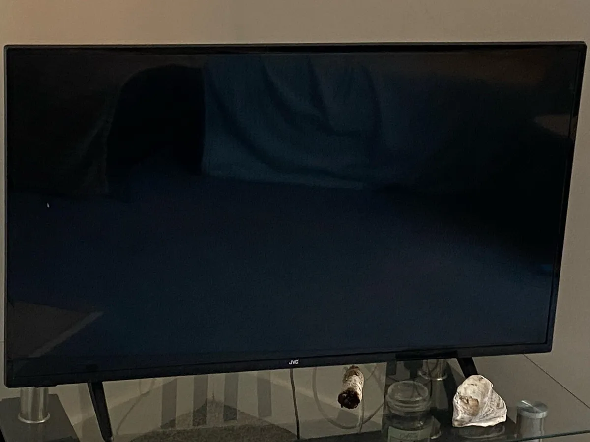 JVC 43in smart TC - Image 2