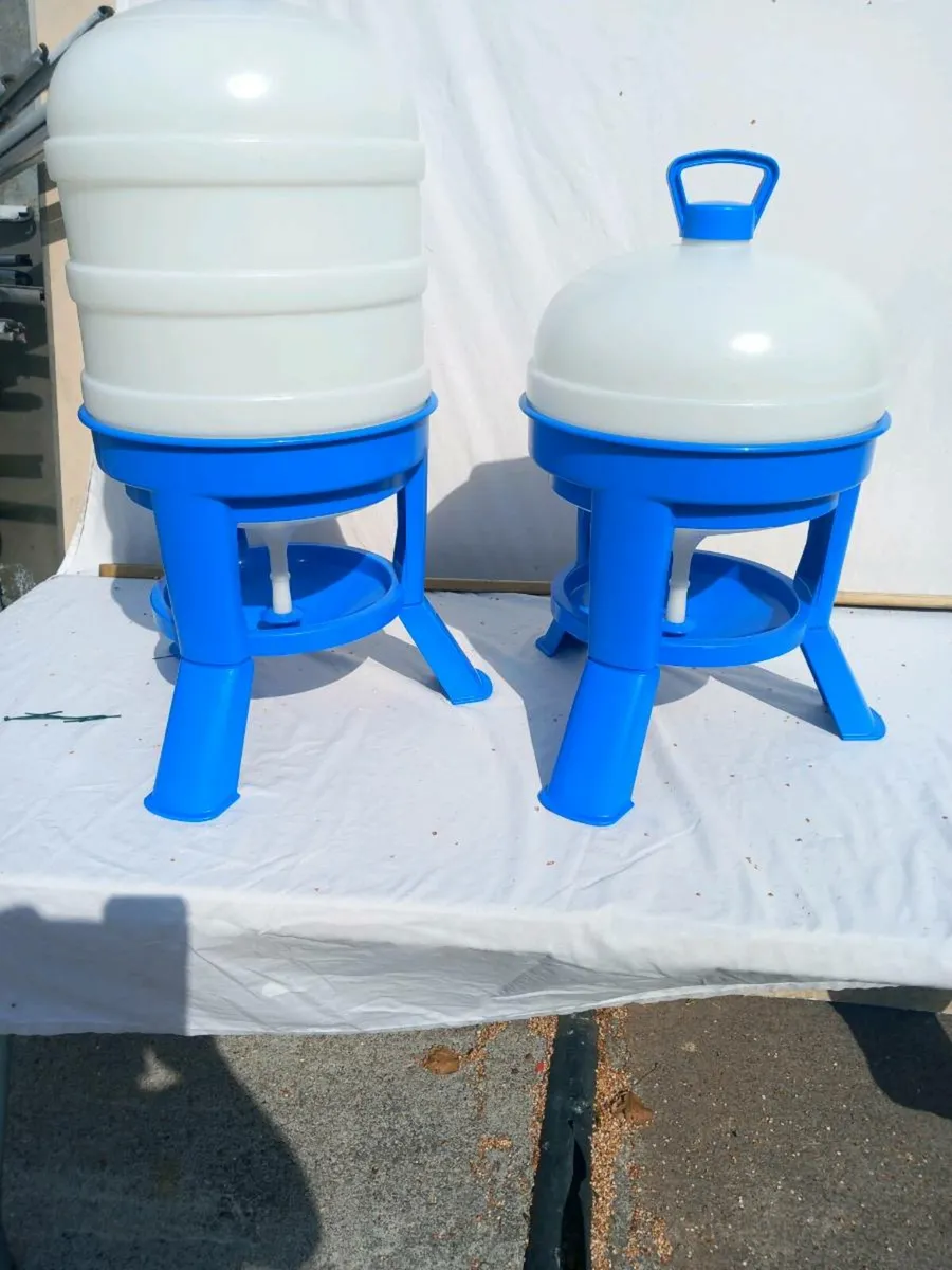 30ltr water drinker on legsy - Image 3