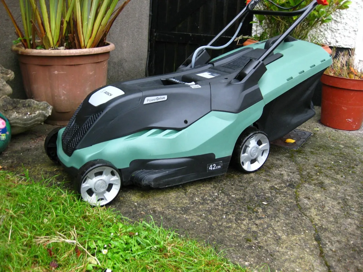 2022 Bosch Rotak 650 Ergoflex Electric Mower. - Image 4