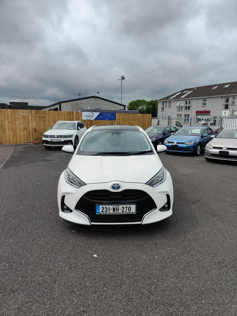 Toyota Yaris 2023 - Image 2