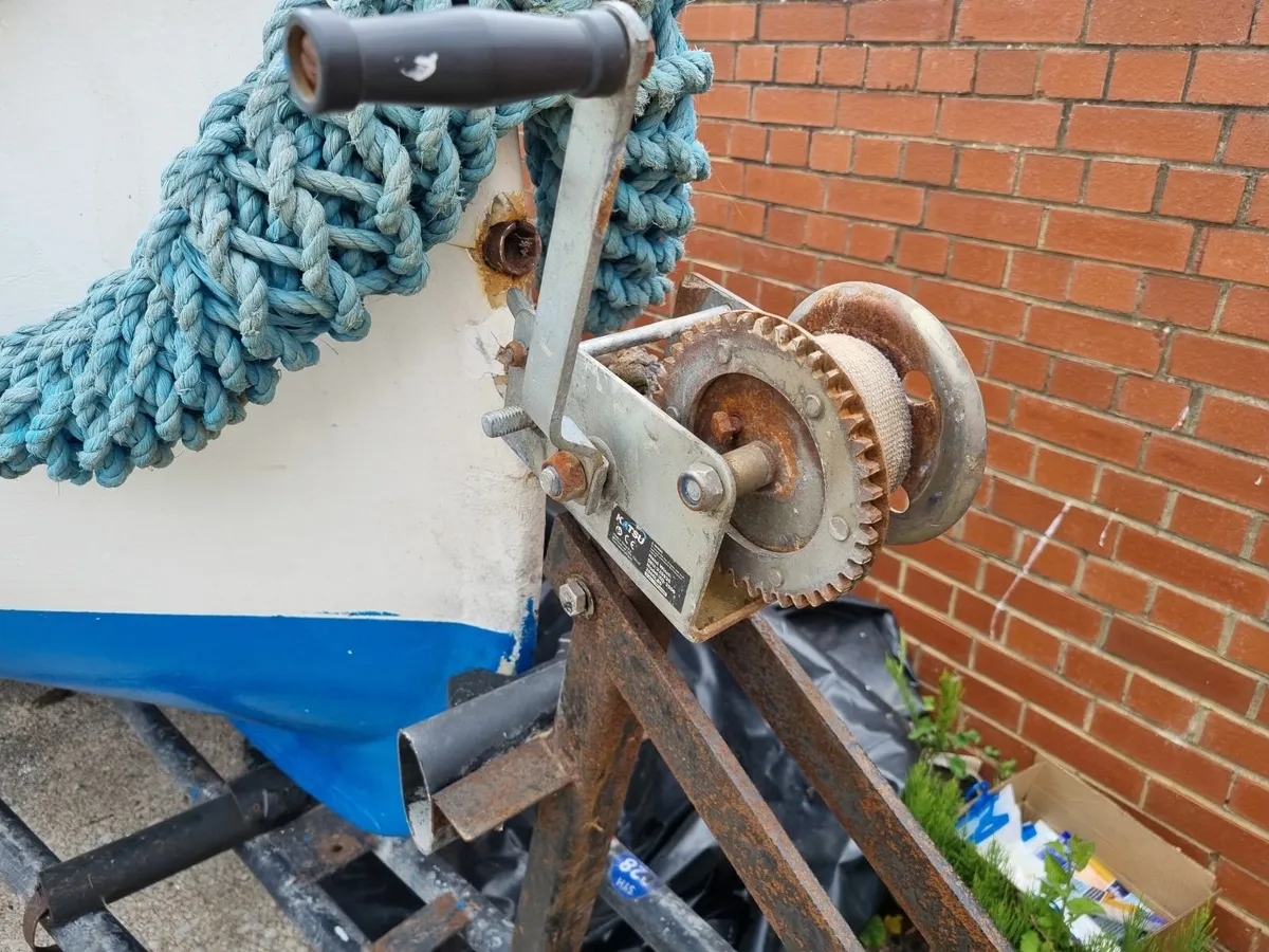 17ft fishing boat - Image 2