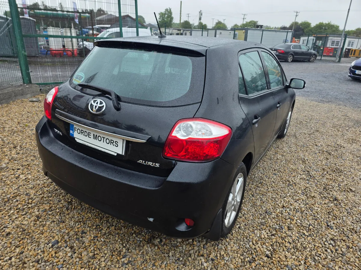 Toyota Auris 2010 - Image 4