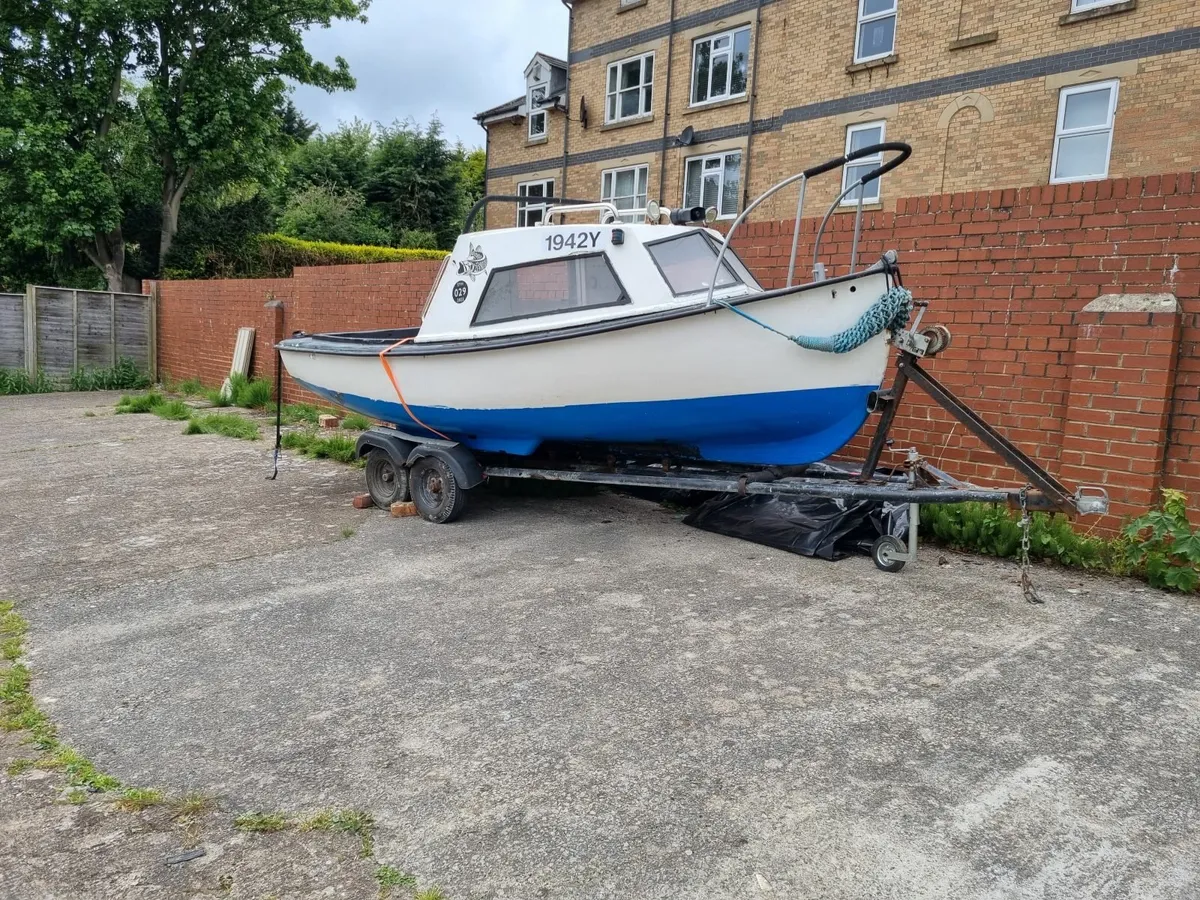 17ft fishing boat - Image 1