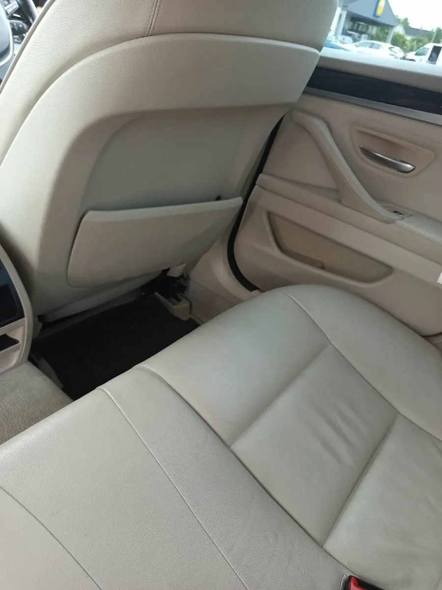 BMW 5-Series 2010 - Image 2