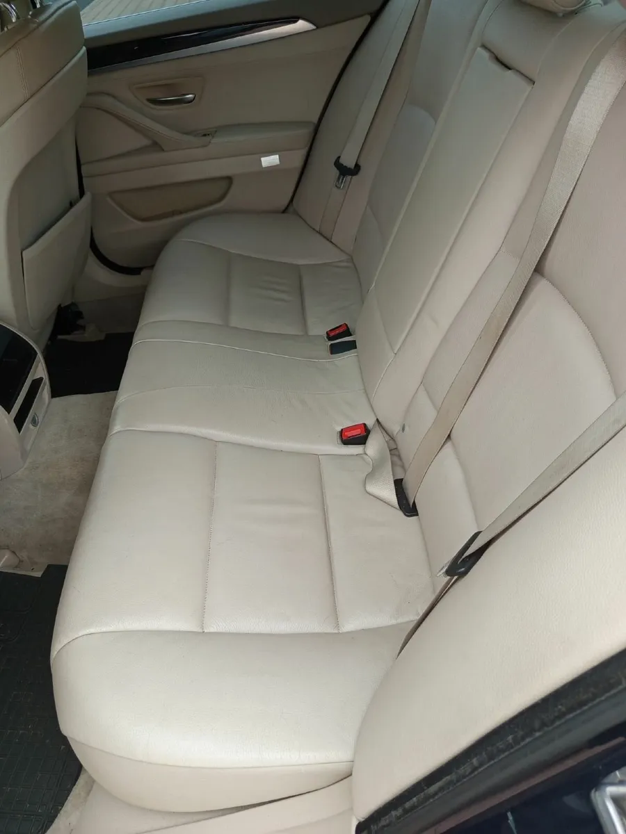 BMW 5-Series 2010 - Image 3