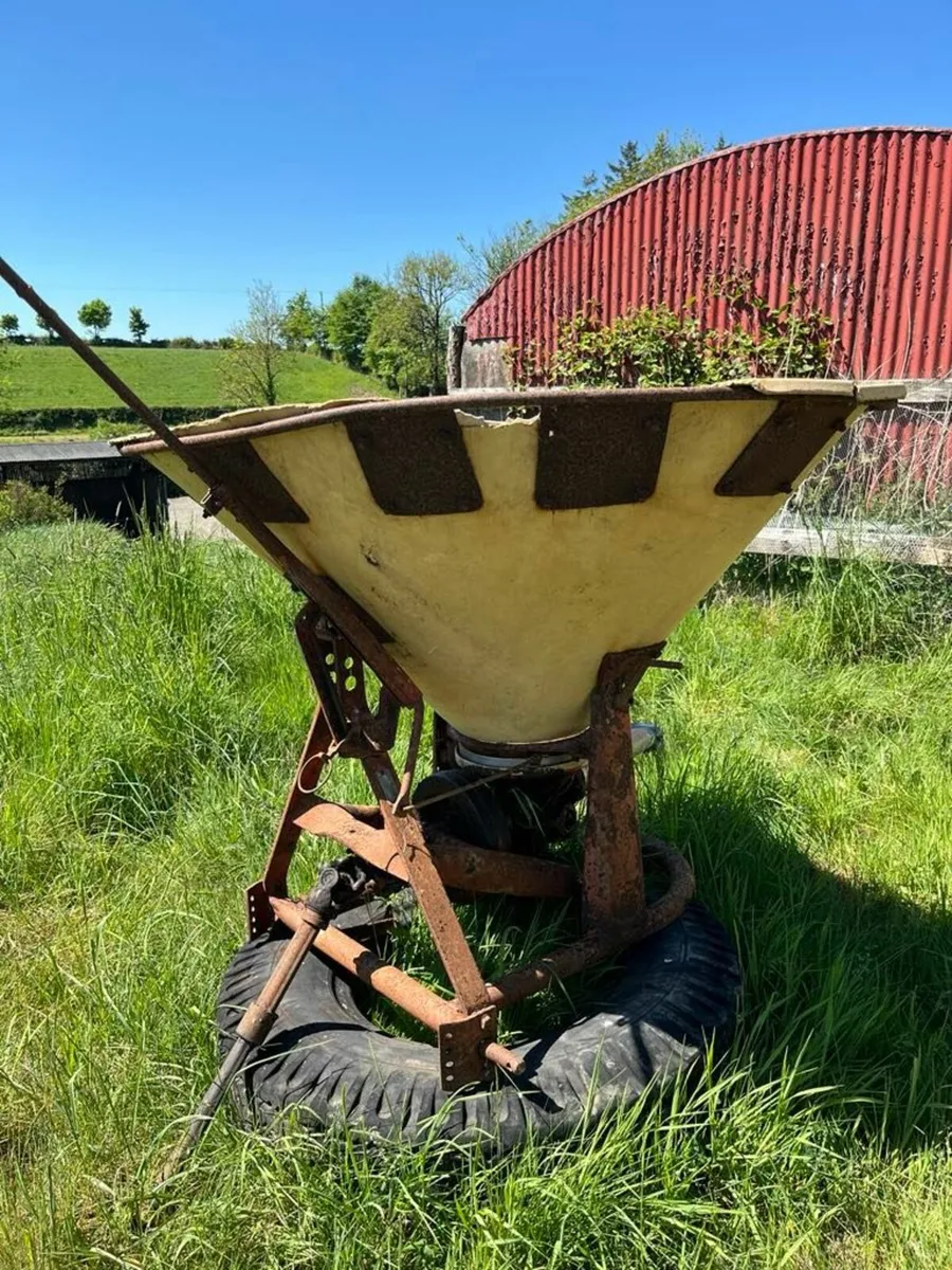 Vicon Spreader - Image 1