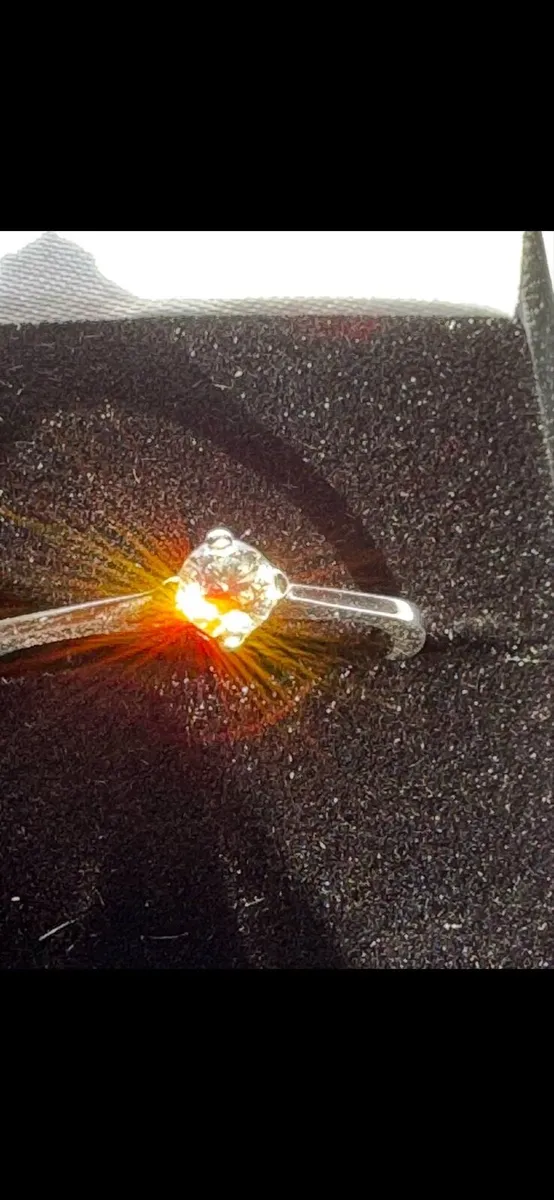 Gold ring - Image 2