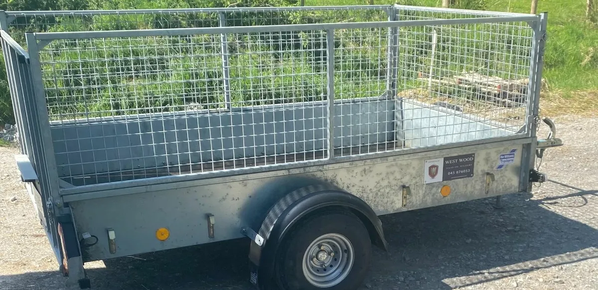 P8e 8'2" x4"9" Wide Ramp & Mesh Sides 750kg - Image 1