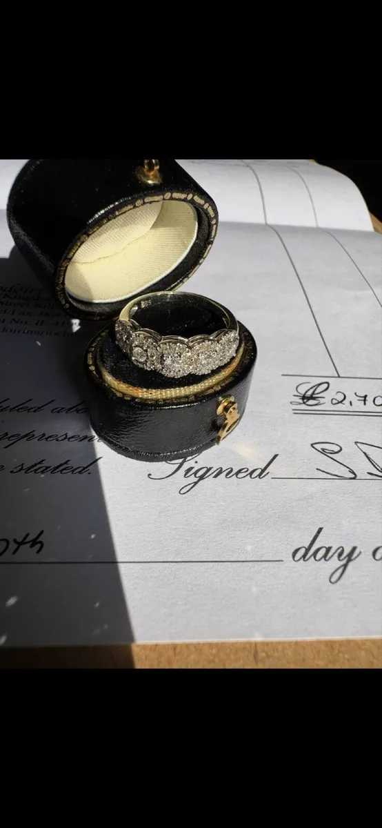 Gold ring - Image 1