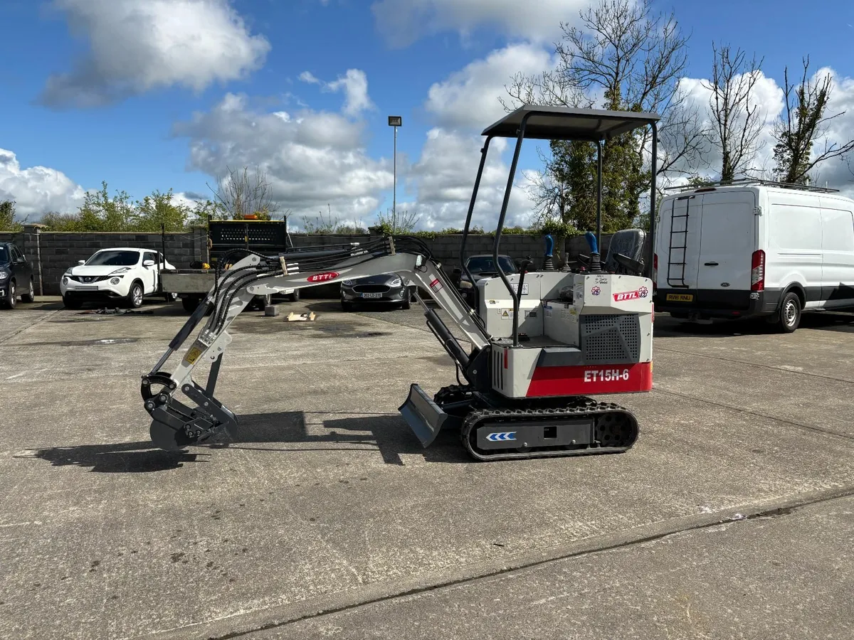 Briggs & Stratton Powered BTTL 1.5 Ton Mini Digger - Image 1