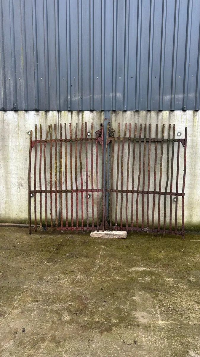 Old style forged gates - Image 1