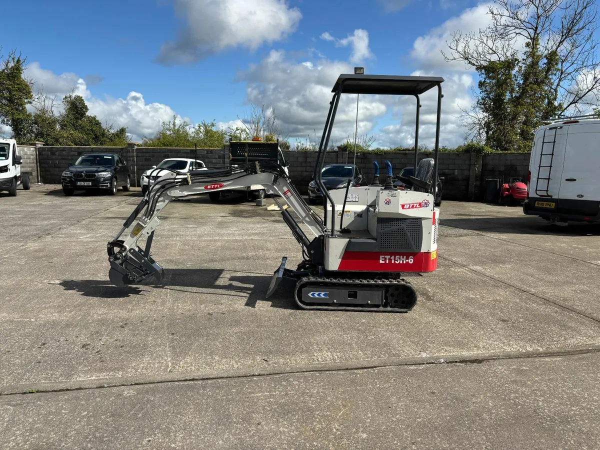 Briggs & Stratton Powered BTTL 1.5 Ton Mini Digger - Image 3