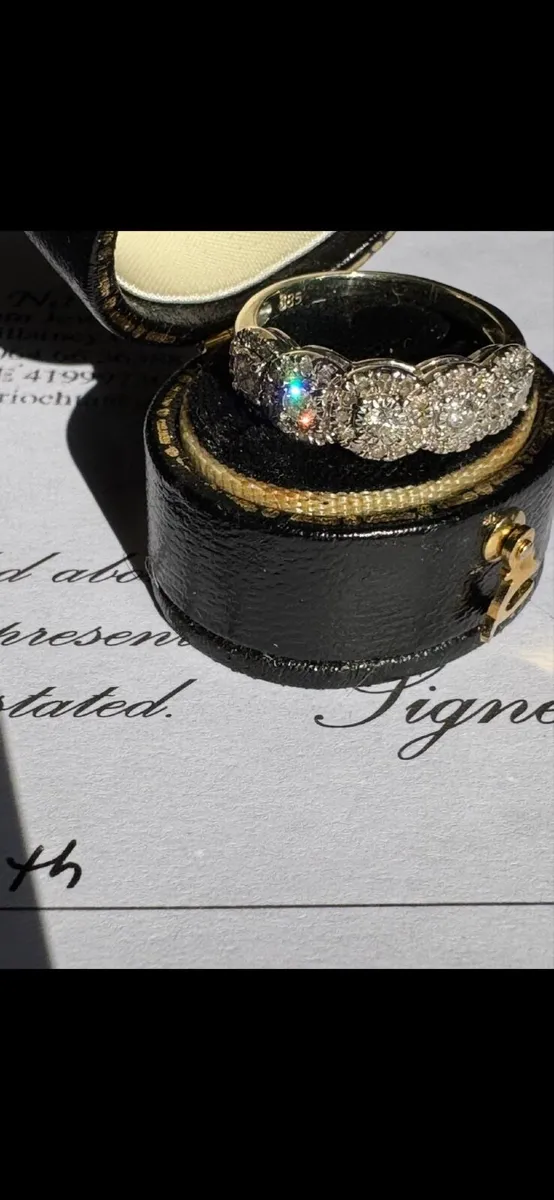 Gold ring - Image 2
