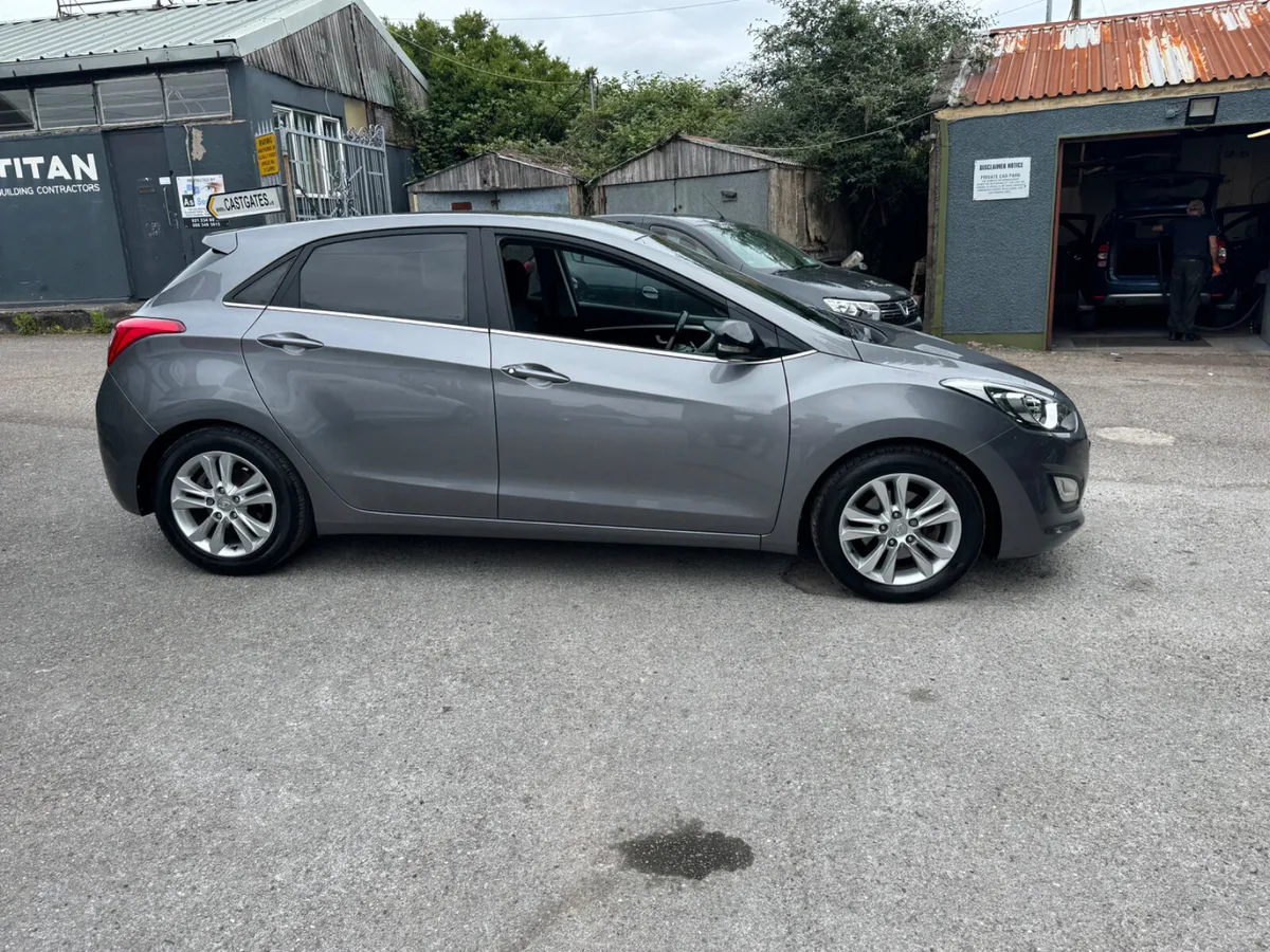 Hyundai i30 Low mileage Petrol - Image 4