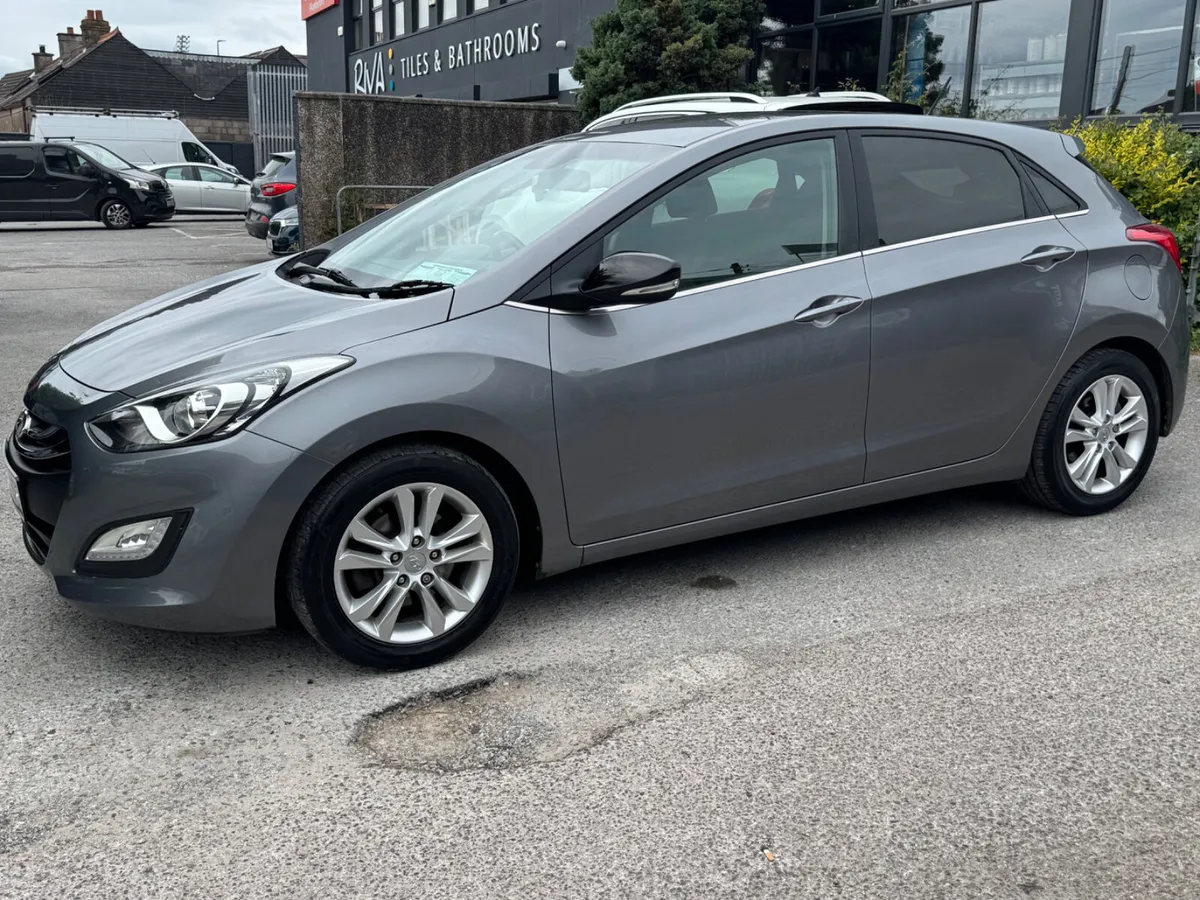 Hyundai i30 Low mileage Petrol - Image 3