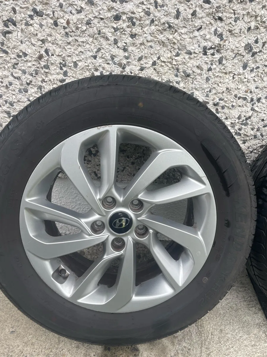 Original Hyundai 17” alloys in great condition - Image 2