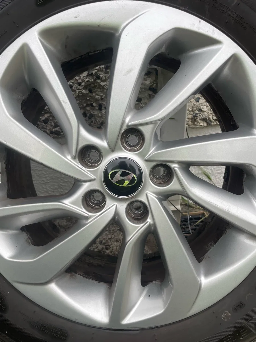 Original Hyundai 17” alloys in great condition - Image 3