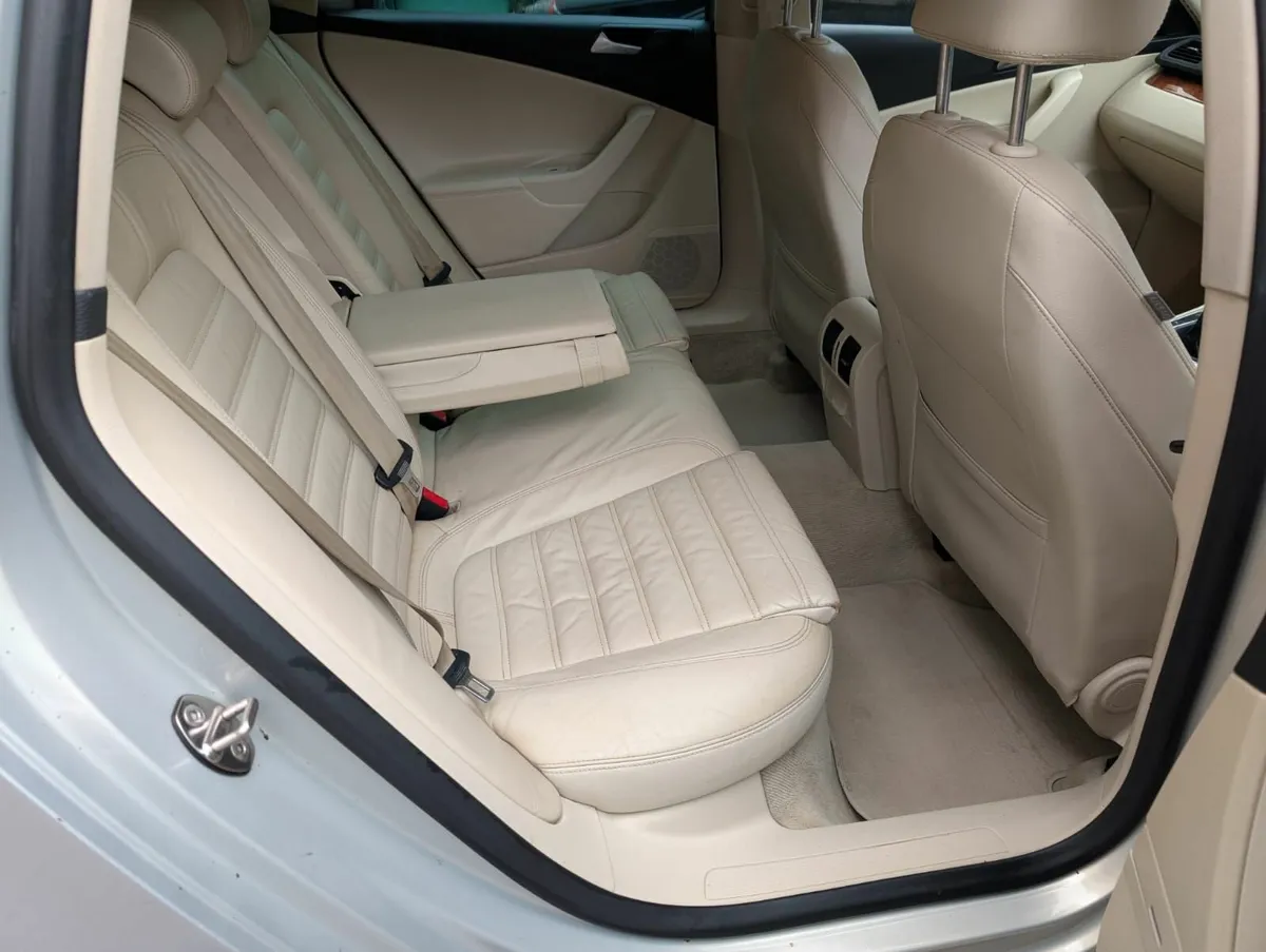 Volkswagen Passat 2010 Estate - Image 3